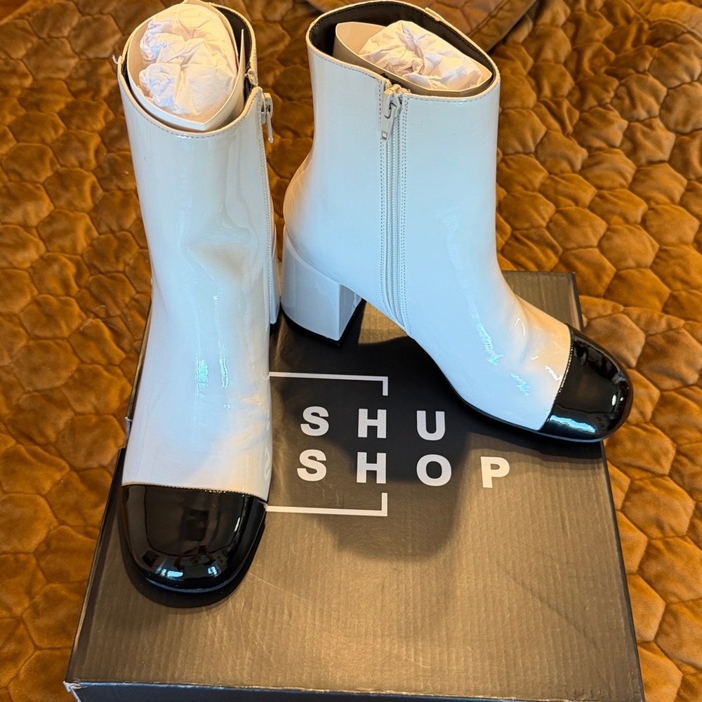 SHU SHOP Valentina Bone and Black Boots NEW in BOX Size 7